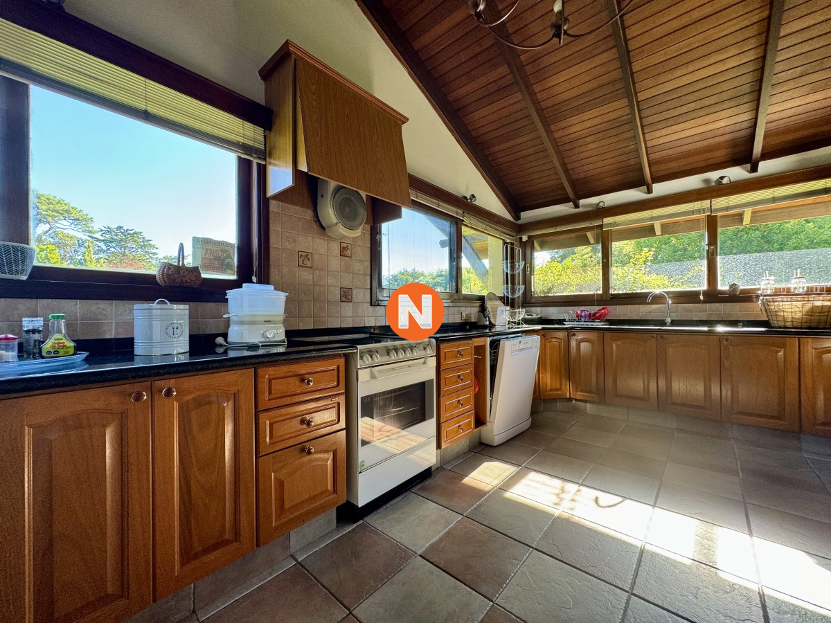 Casa Ref.209609 - Casa en Venta, Pinares, Punta del Este, 4 Dormitorios.