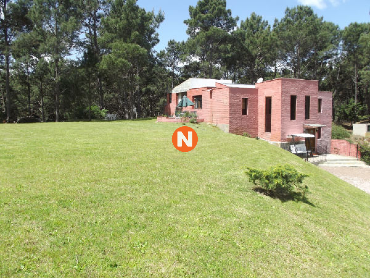 Casa Ref.206995 - Casa en Venta y Alquiler, Club del Lago, Punta Ballena, 4 Dormitorios.