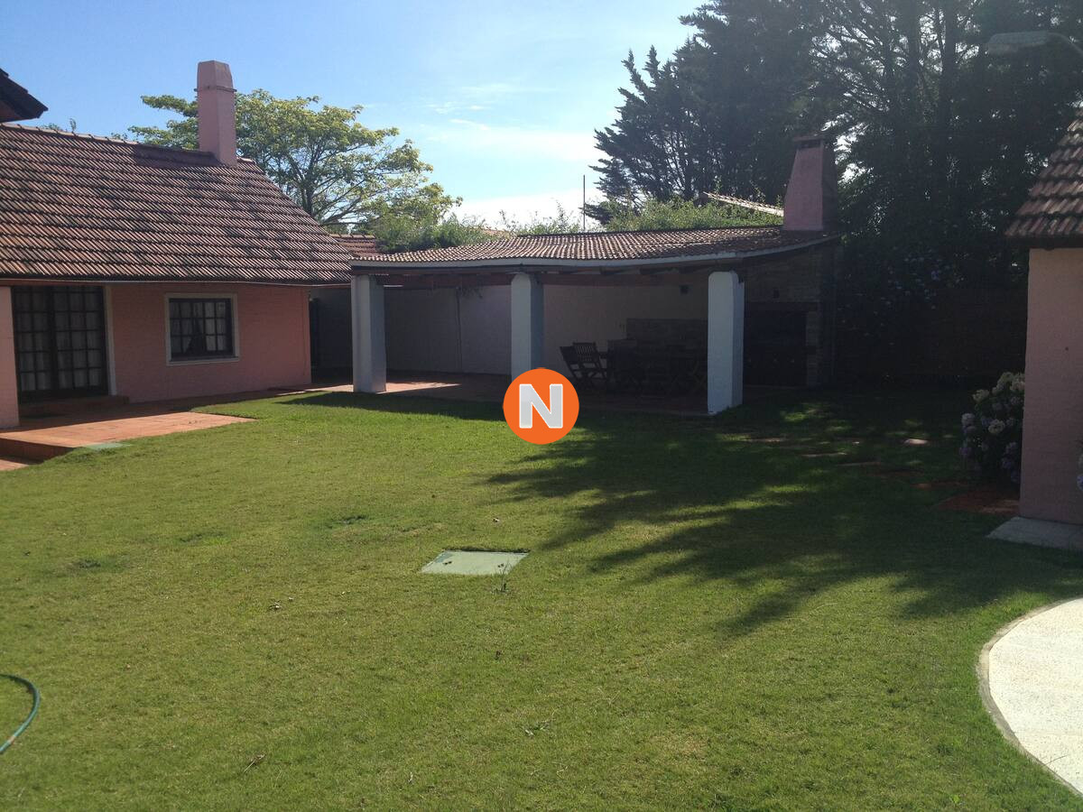 Casa Ref.206470 - Casa en Alquiler, Pinares, Punta del Este, 4 Dormitorios.