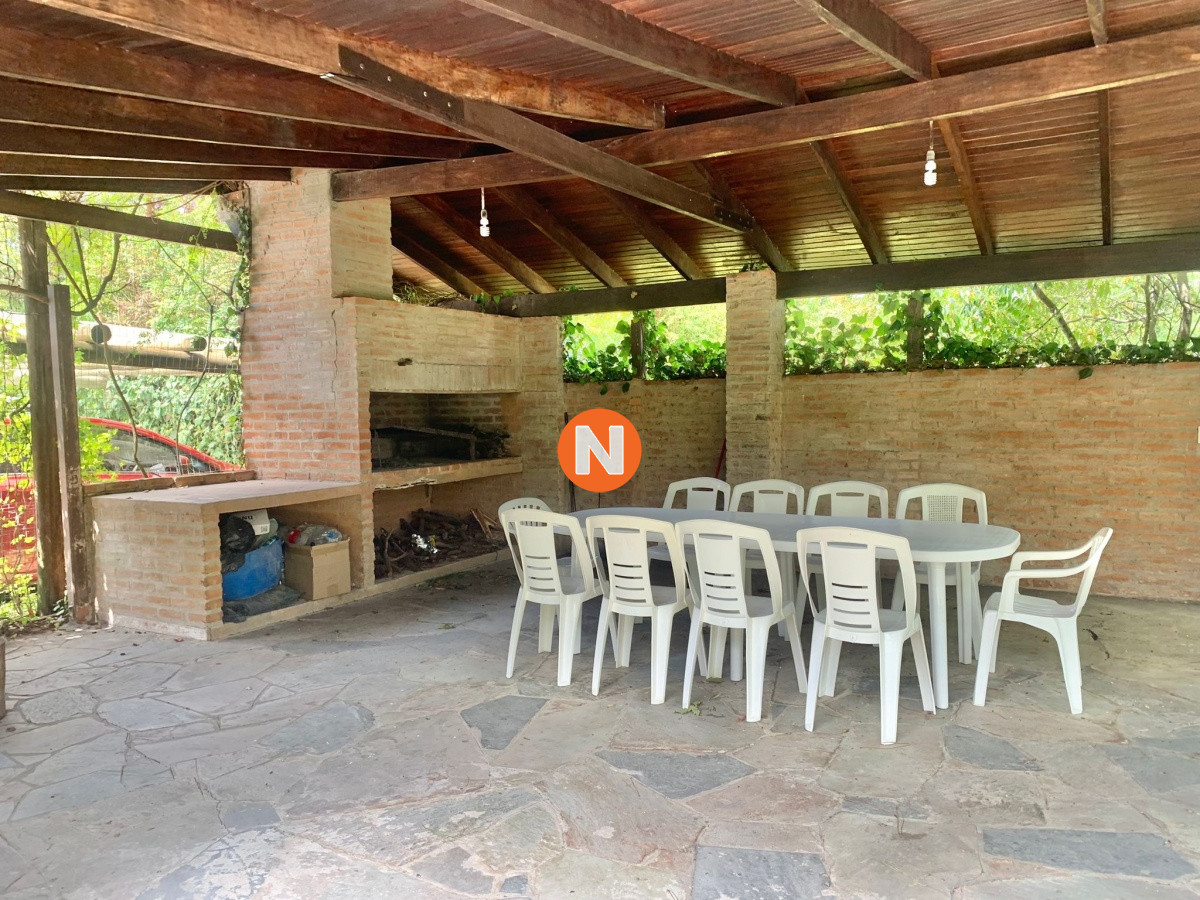 Casa Ref.220373 - Excelente oportunidad Chalet con amplios jardines y espacios verdes en venta