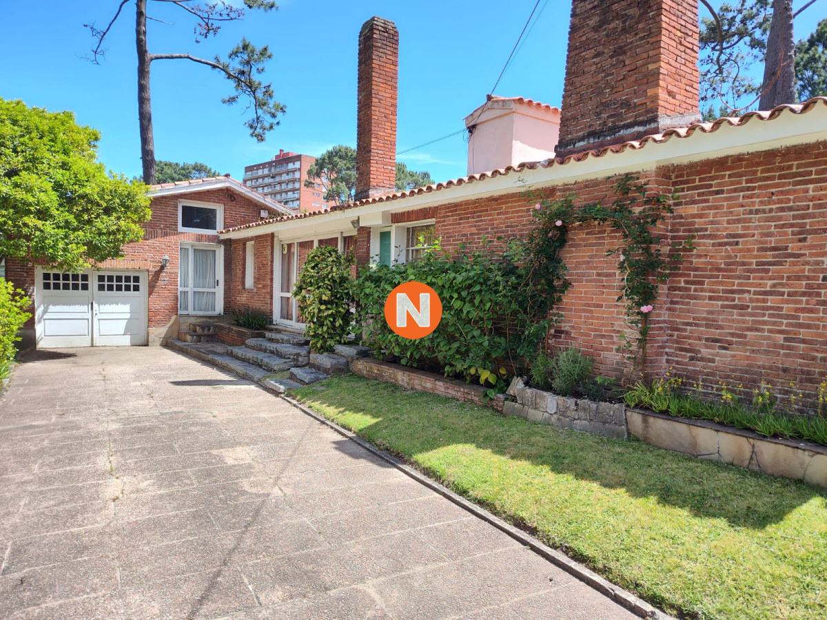 Casa Ref.220373 - Excelente oportunidad Chalet con amplios jardines y espacios verdes en venta