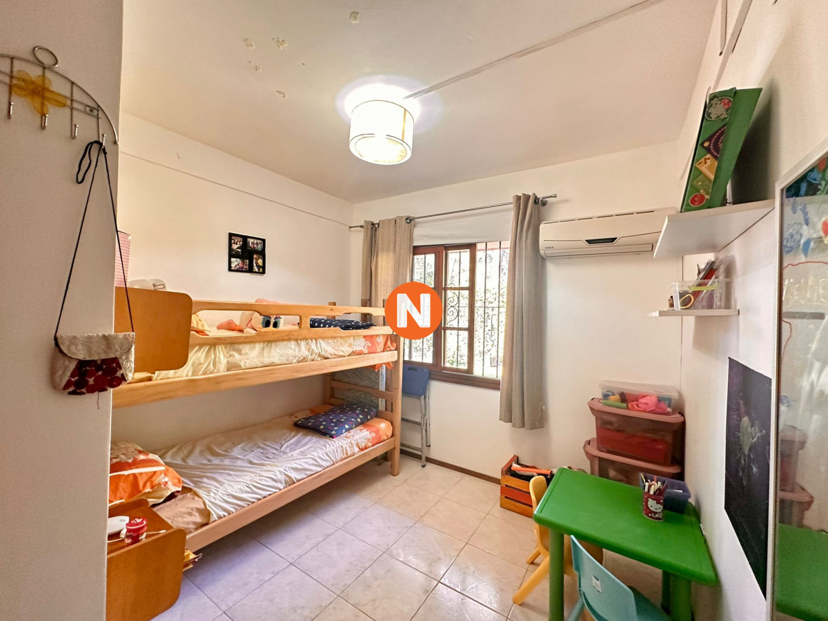 Casa Ref.223265 - En Venta, casa en zona de playa Mansa.. a pasos del mar!!!