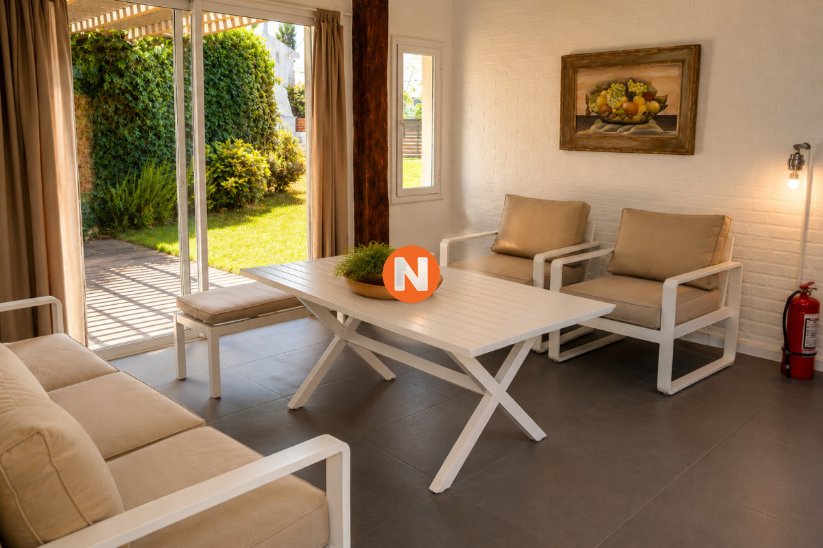 Casa Ref.208983 - Casa en Venta, Parada 8 de la Mansa, Punta del Este, 3 Dormitorios.