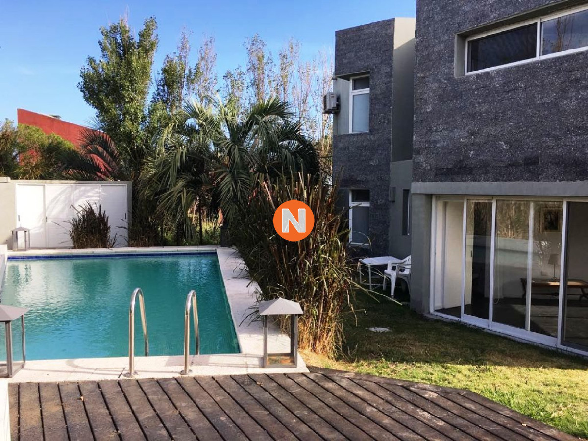 Casa Ref.213303 - Preciosa casa en venta con vista al mar - Manantiales 