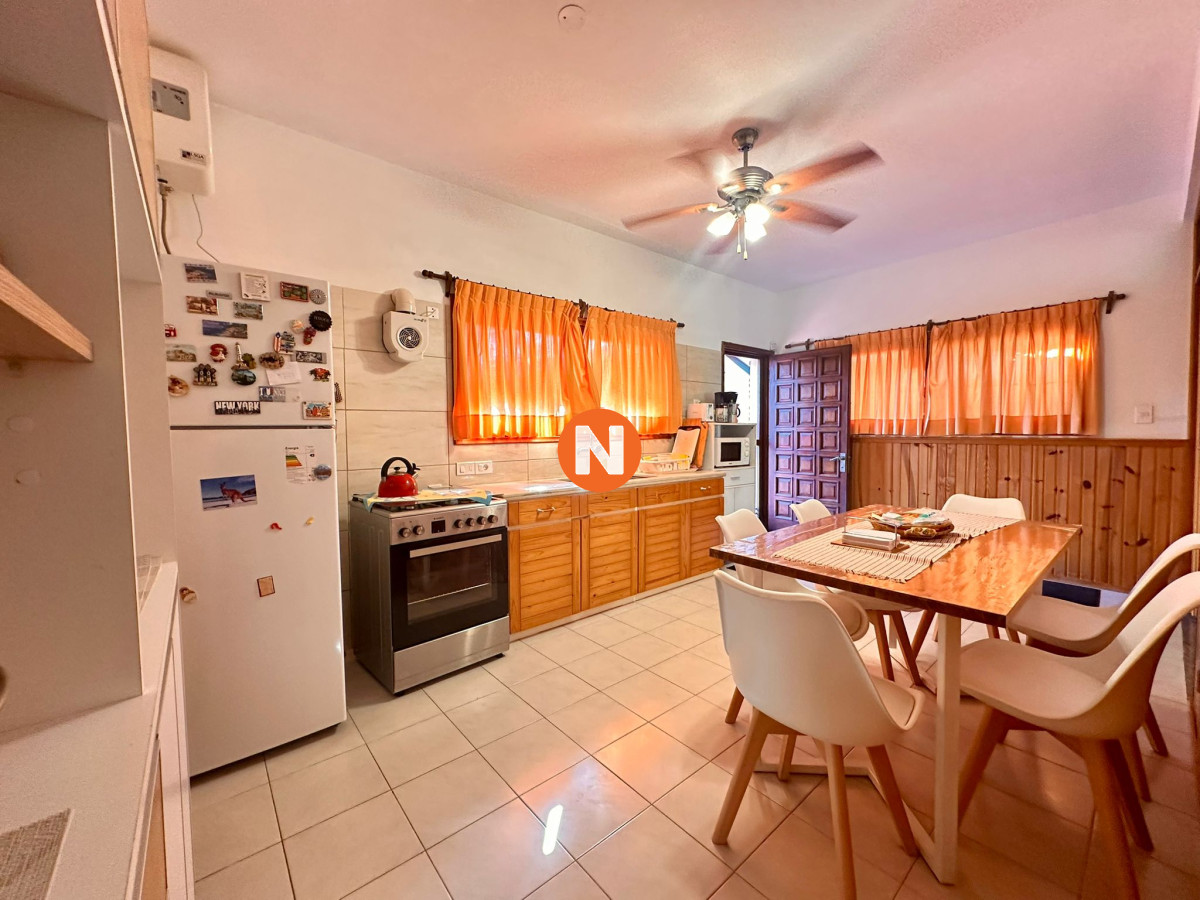 Casa Ref.223265 - En Venta, casa en zona de playa Mansa.. a pasos del mar!!!