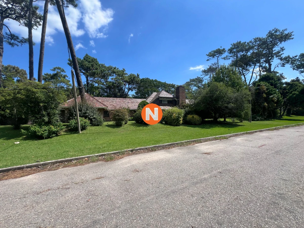 Casa Ref.206675 - Exclusiva Residencia en la Zona Más Prestigiosa de Punta del Este