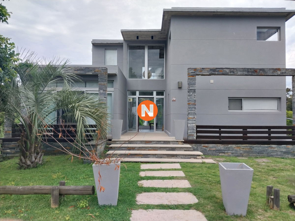 Casa Ref.214376 - Gran oportunidad en Pueblo San Vicente. venta , alquiler anual