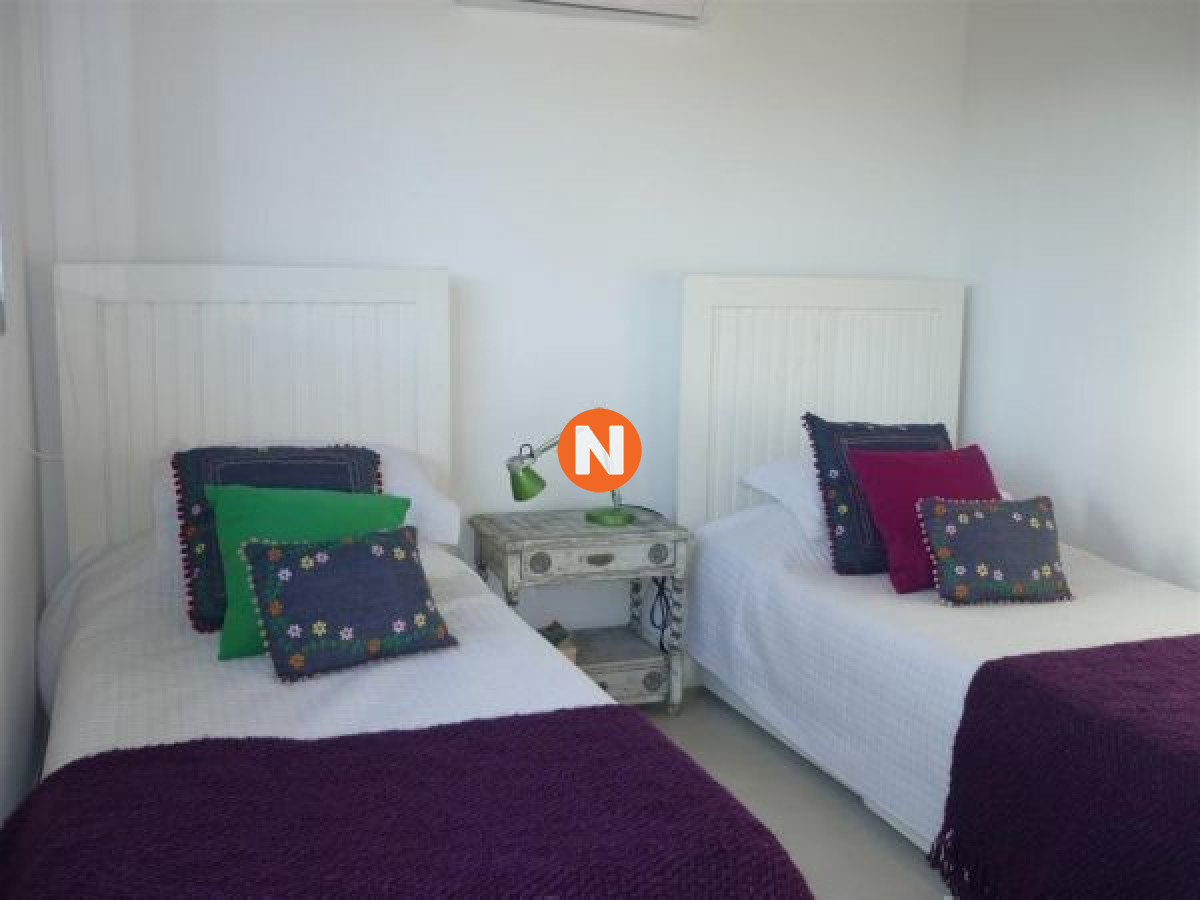Casa Ref.223504 - Apartamento en Venta, 4 dormitoritos, La Barra