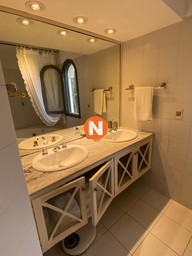 Casa Ref.205176 - Casa en Venta y Alquiler, Rincón del Indio, Punta del Este, 4 Dormitorios.