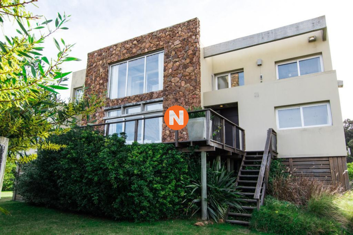 Casa Ref.207580 - Casa en Venta, Santa Mónica, Manantiales, 4 Dormitorios.
