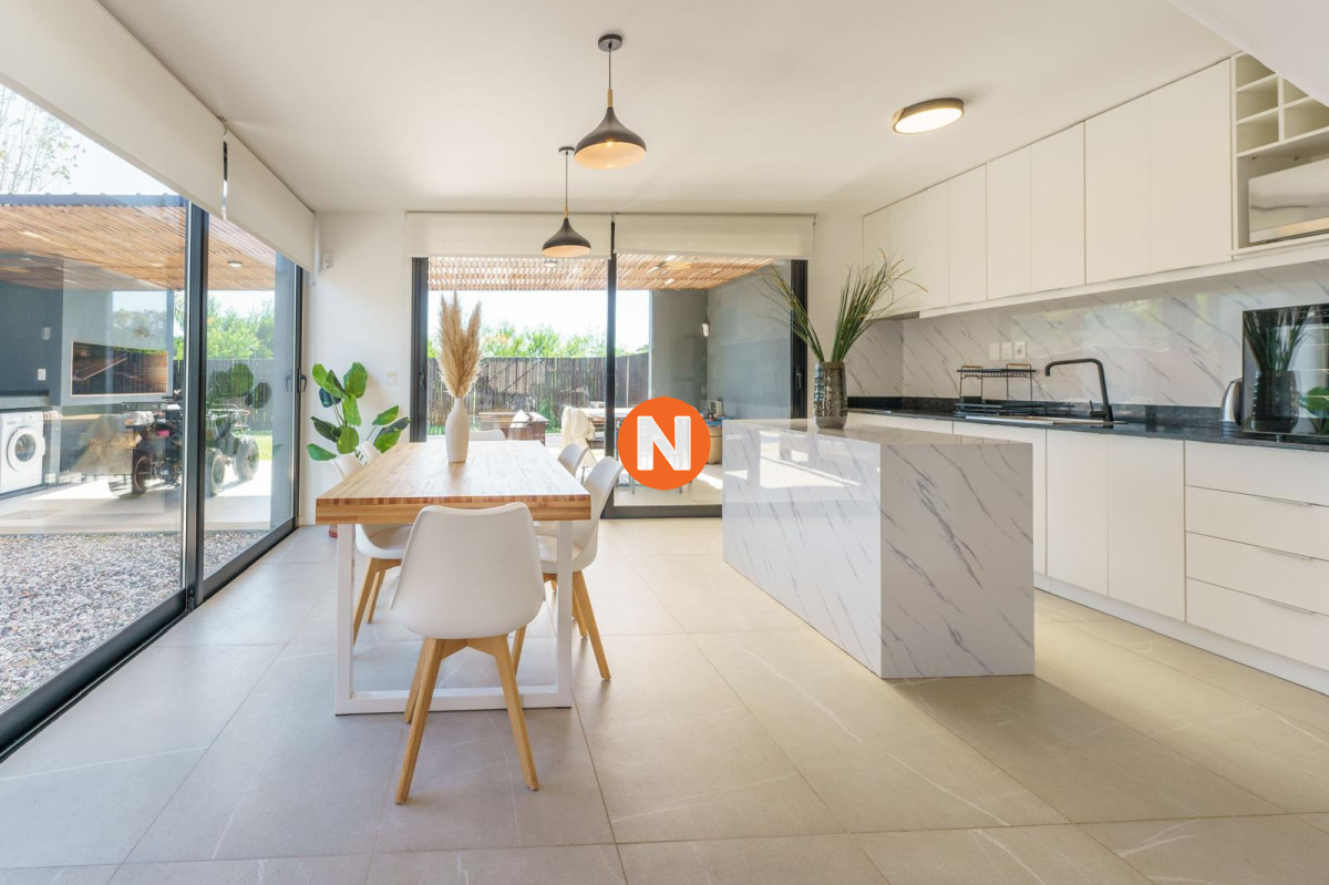 Casa Ref.225537 - Venta de Casa 3 Dorm. 3 Baños en Punta Ballena, Maldonado