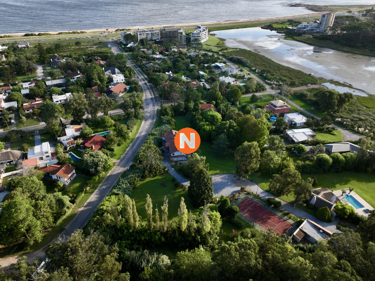 Casa Ref.209609 - Casa en Venta, Pinares, Punta del Este, 4 Dormitorios.