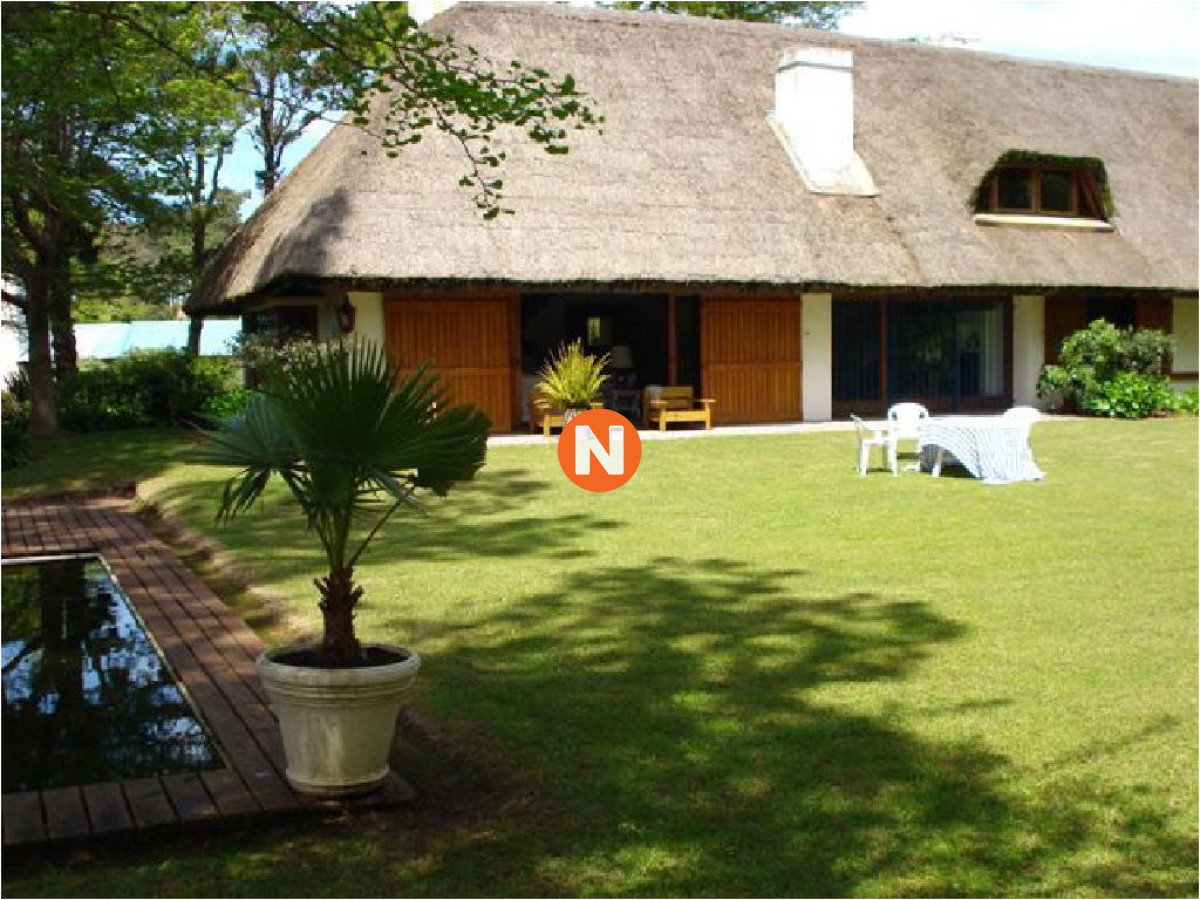 Casa Ref.205610 - Hermosa Casa en Venta y Alquiler Zona  Golf, Punta del Este, 4 Dormitorios, House in sale!!!!