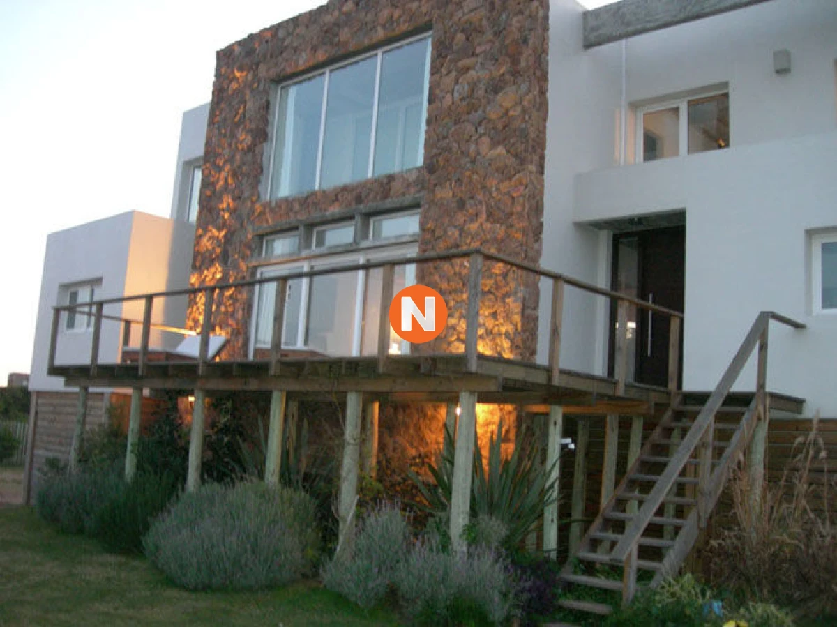 Casa Ref.207580 - Casa en Venta, Santa Mónica, Manantiales, 4 Dormitorios.