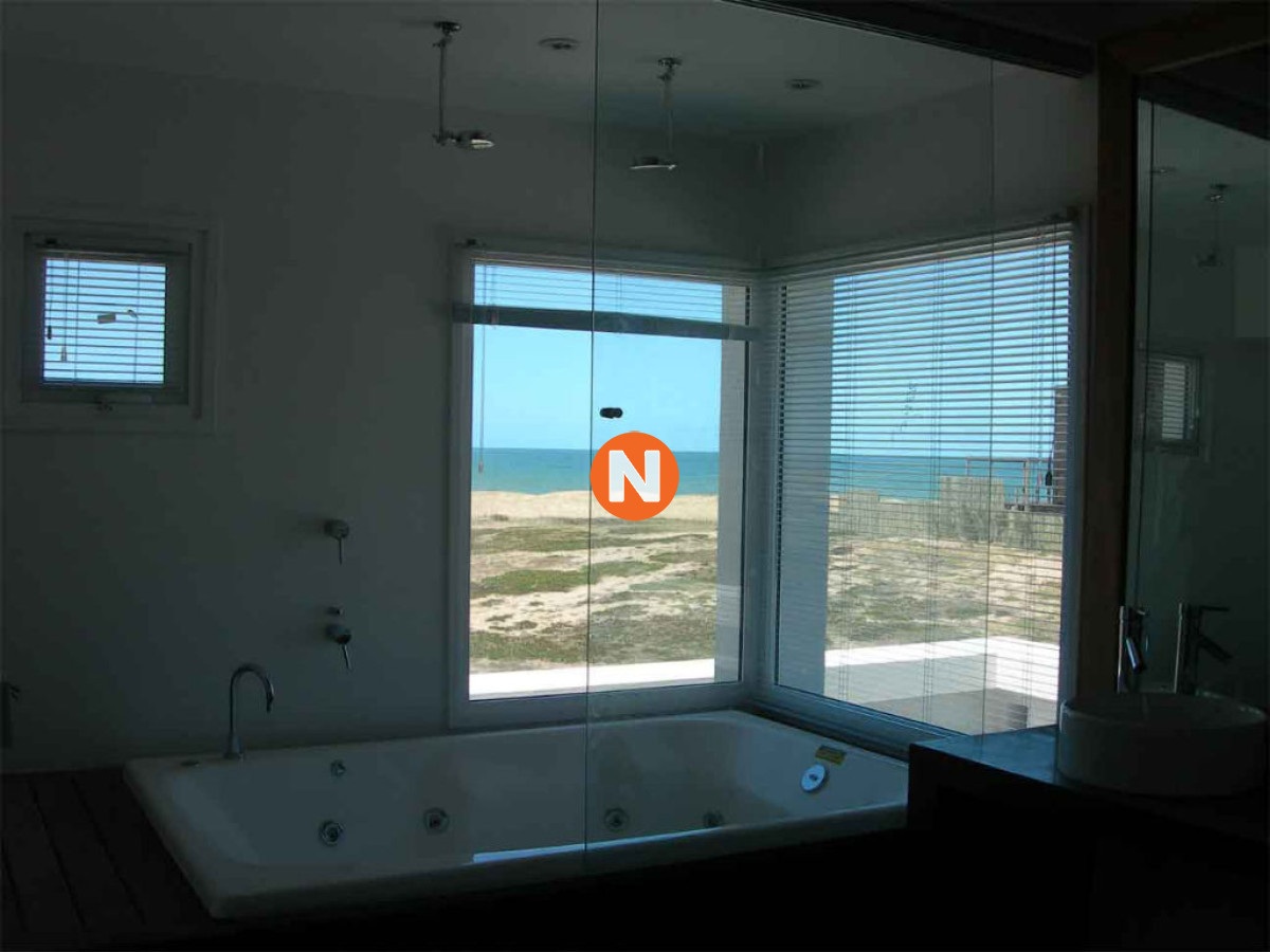 Casa Ref.207580 - Casa en Venta, Santa Mónica, Manantiales, 4 Dormitorios.