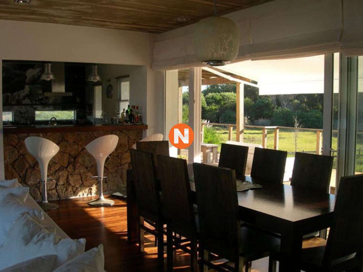 Casa Ref.207580 - Casa en Venta, Santa Mónica, Manantiales, 4 Dormitorios.
