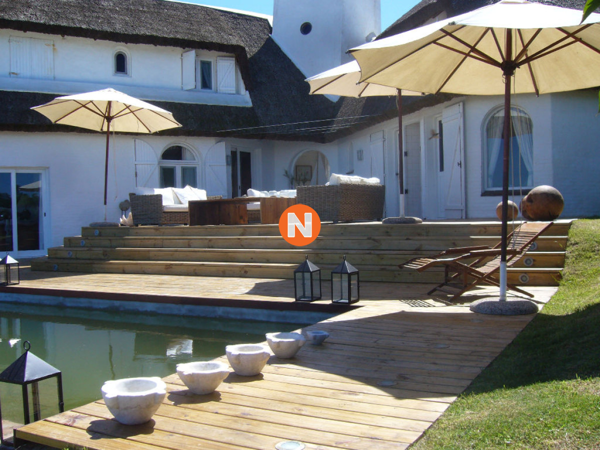Casa Ref.205684 - Casa en Venta  sobre el mar, con  vista al mar en venta José Ignacio,  5 Dormitorios.