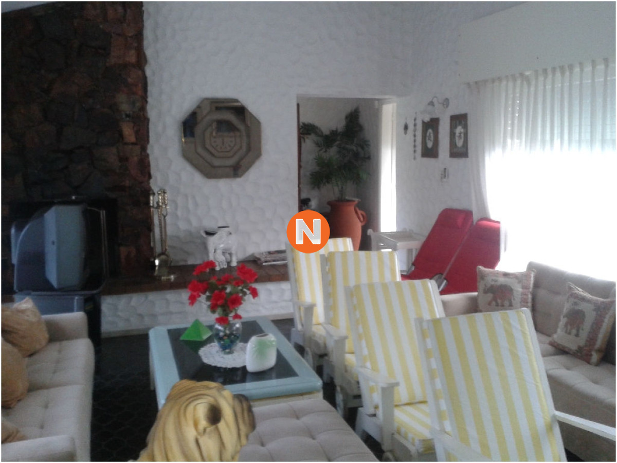 Casa Ref.205741 - Chalet en Venta, Mansa, Punta del Este, 4 Dormitorios.