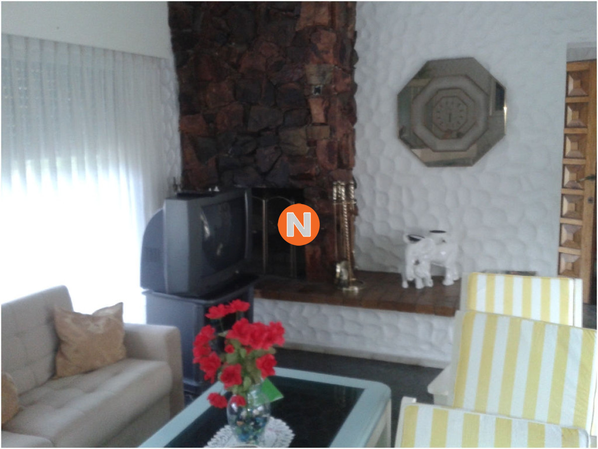 Casa Ref.205741 - Chalet en Venta, Mansa, Punta del Este, 4 Dormitorios.