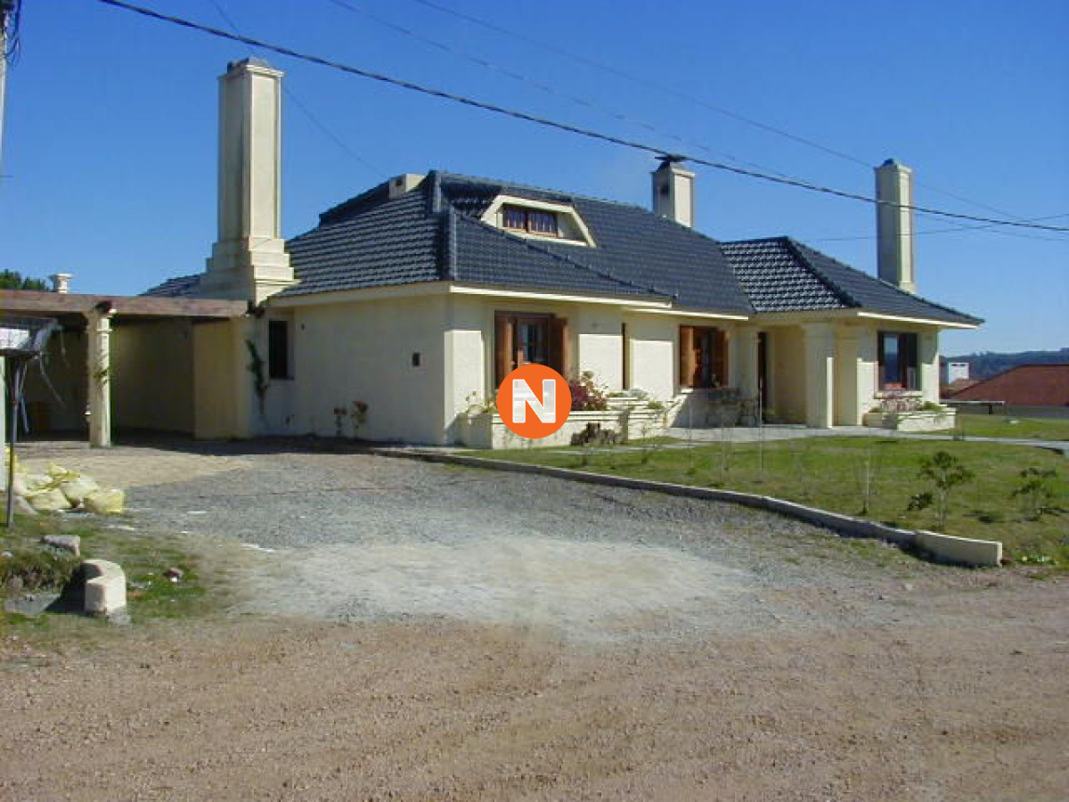 Casa Ref.205786 - Casa en Venta y Alquiler, Pinares, Punta del Este, 4 Dormitorios.