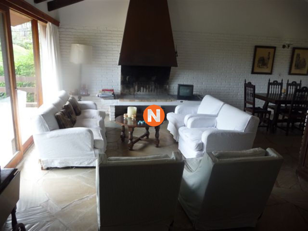 Casa Ref.208609 - Casa en Venta, Pinares, Punta del Este, 5 Dormitorios.