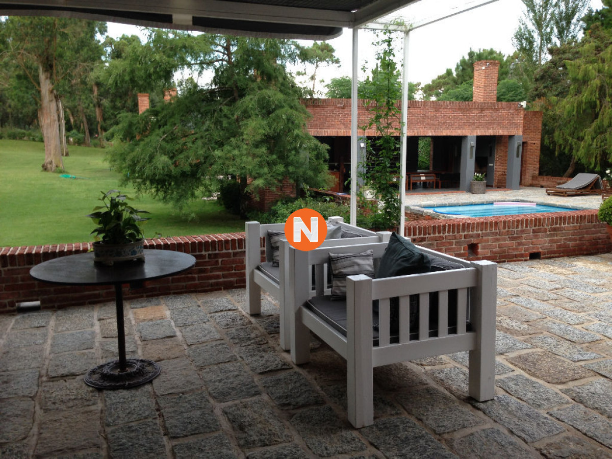 Casa Ref.208868 - Casa en Venta y Alquiler, Golf, Punta del Este, 7 Dormitorios.