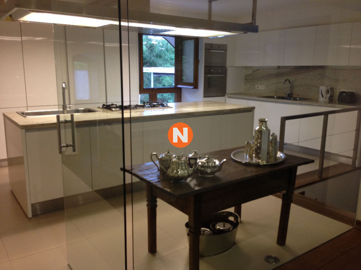 Casa Ref.208868 - Casa en Venta y Alquiler, Golf, Punta del Este, 7 Dormitorios.
