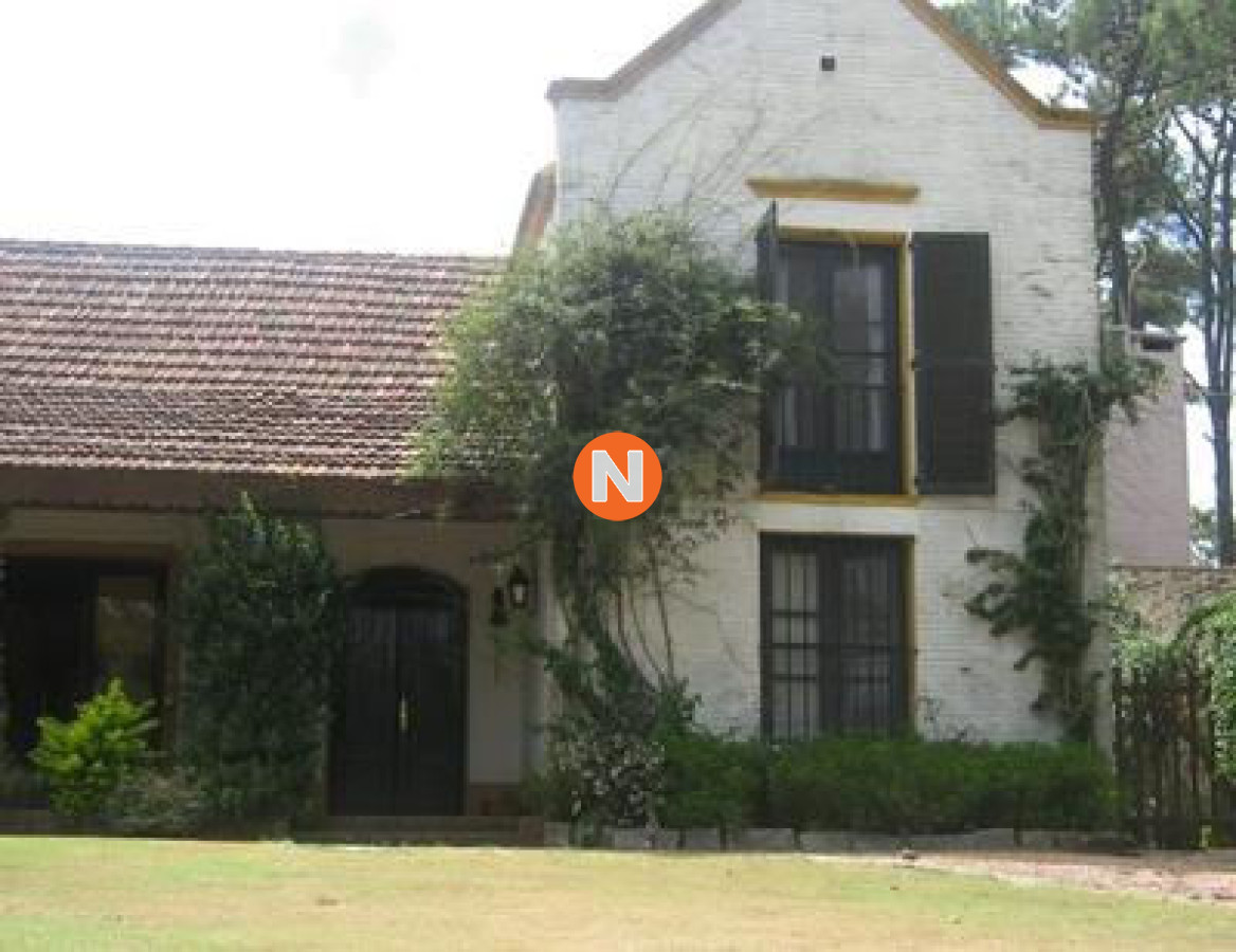 Casa Ref.209000 - Casa en Venta, Cantegril, Punta del Este, 4 Dormitorios.