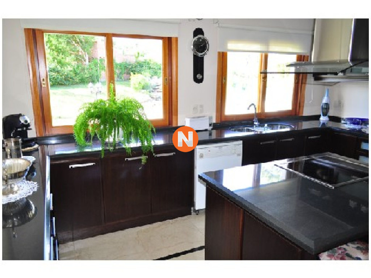 Casa Ref.209176 - Casa en Venta, Mansa, Punta del Este, 5 Dormitorios.