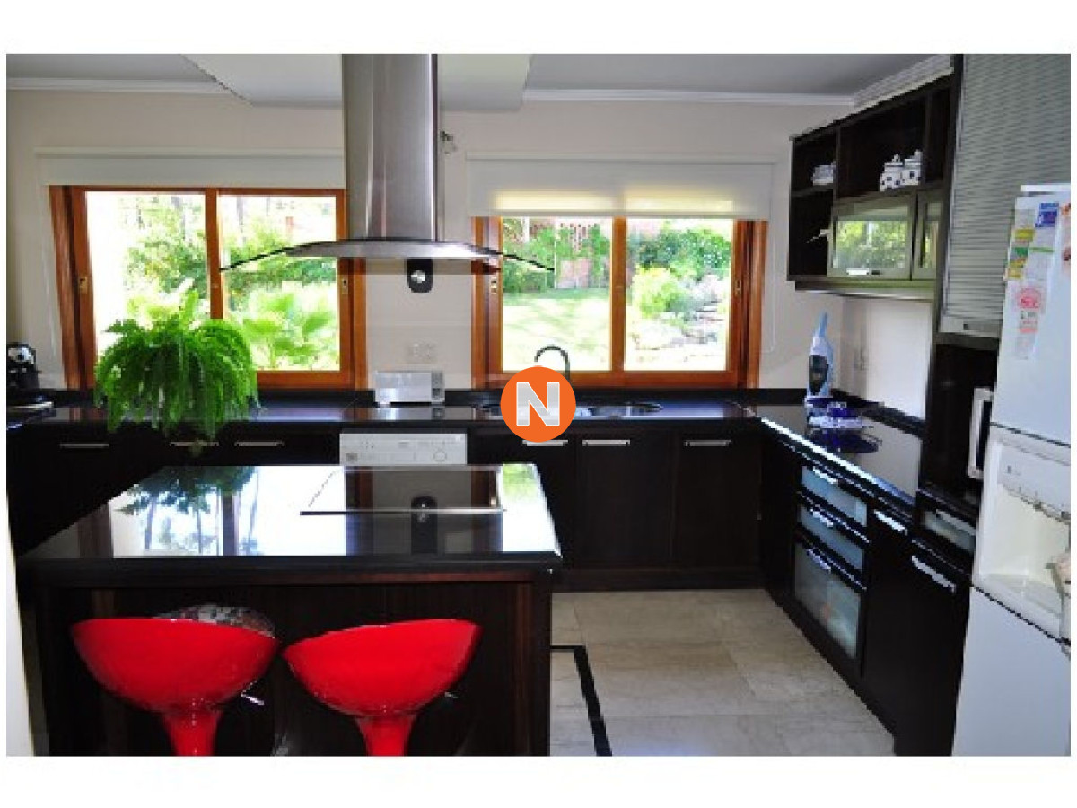 Casa Ref.209176 - Casa en Venta, Mansa, Punta del Este, 5 Dormitorios.