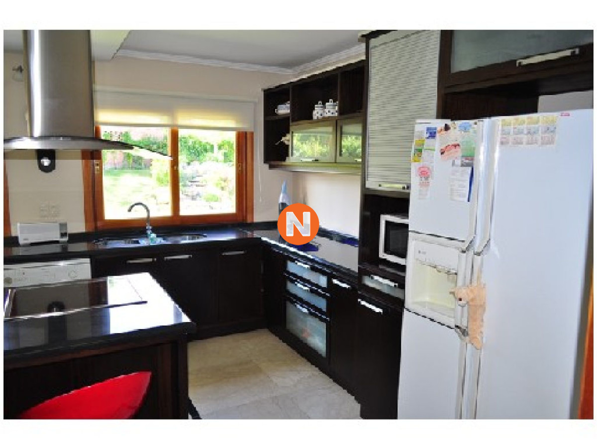 Casa Ref.209176 - Casa en Venta, Mansa, Punta del Este, 5 Dormitorios.