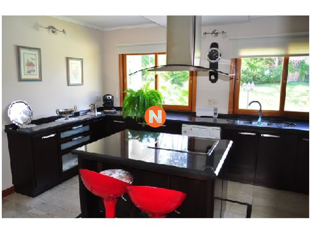 Casa Ref.209176 - Casa en Venta, Mansa, Punta del Este, 5 Dormitorios.