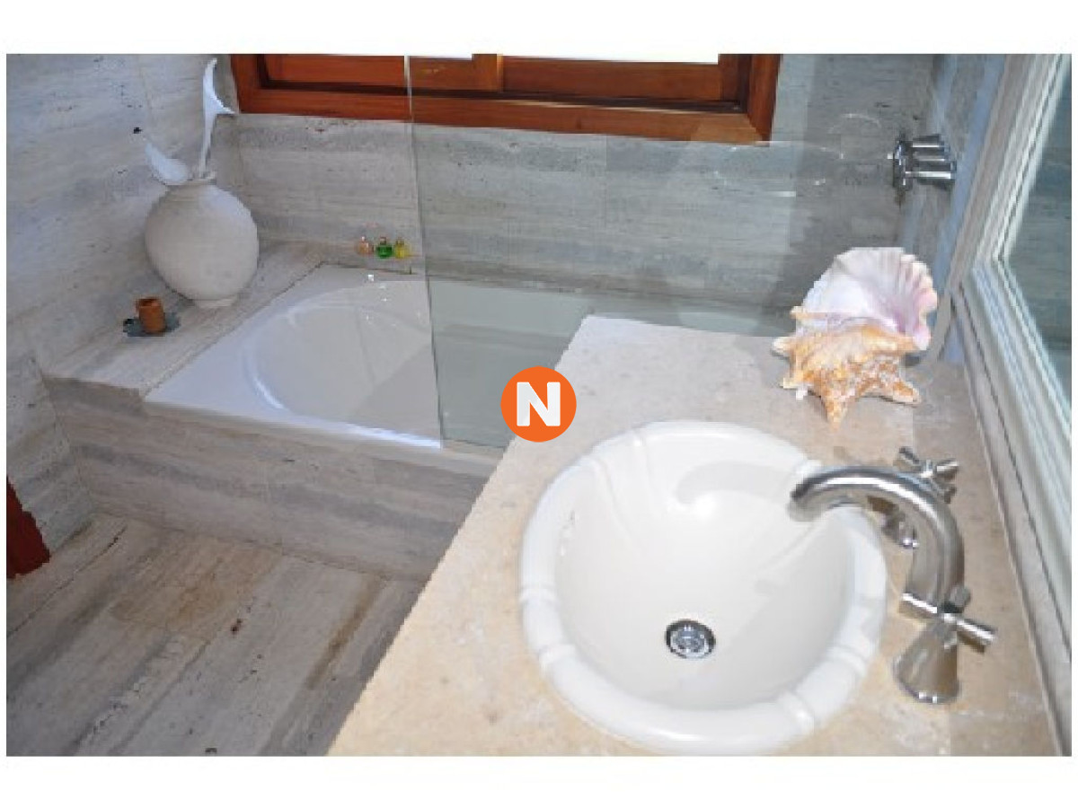 Casa Ref.209176 - Casa en Venta, Mansa, Punta del Este, 5 Dormitorios.