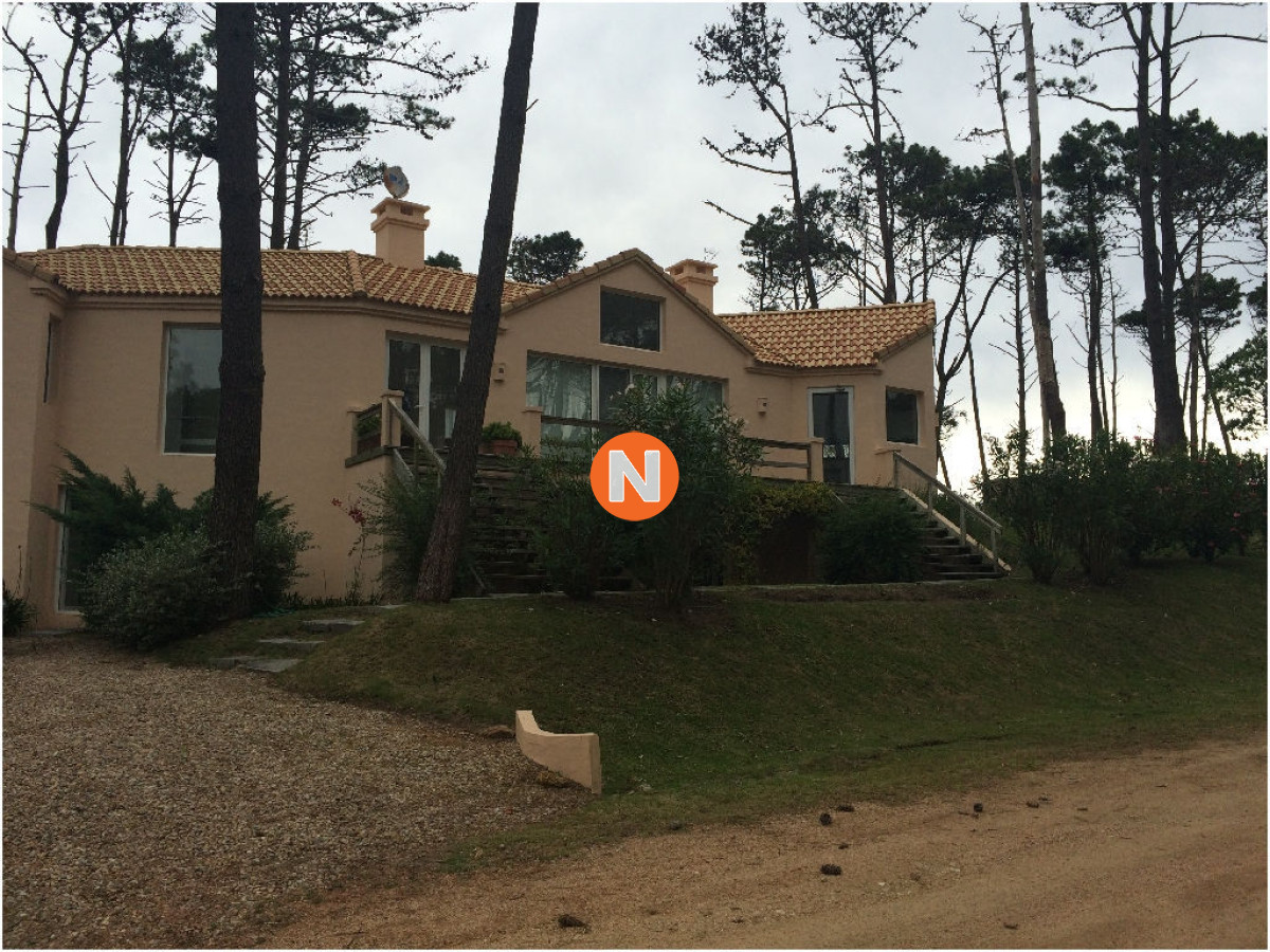 Casa Ref.209235 - Casa en Venta y Alquiler, Laguna Blanca, La Barra, 5 Dormitorios.