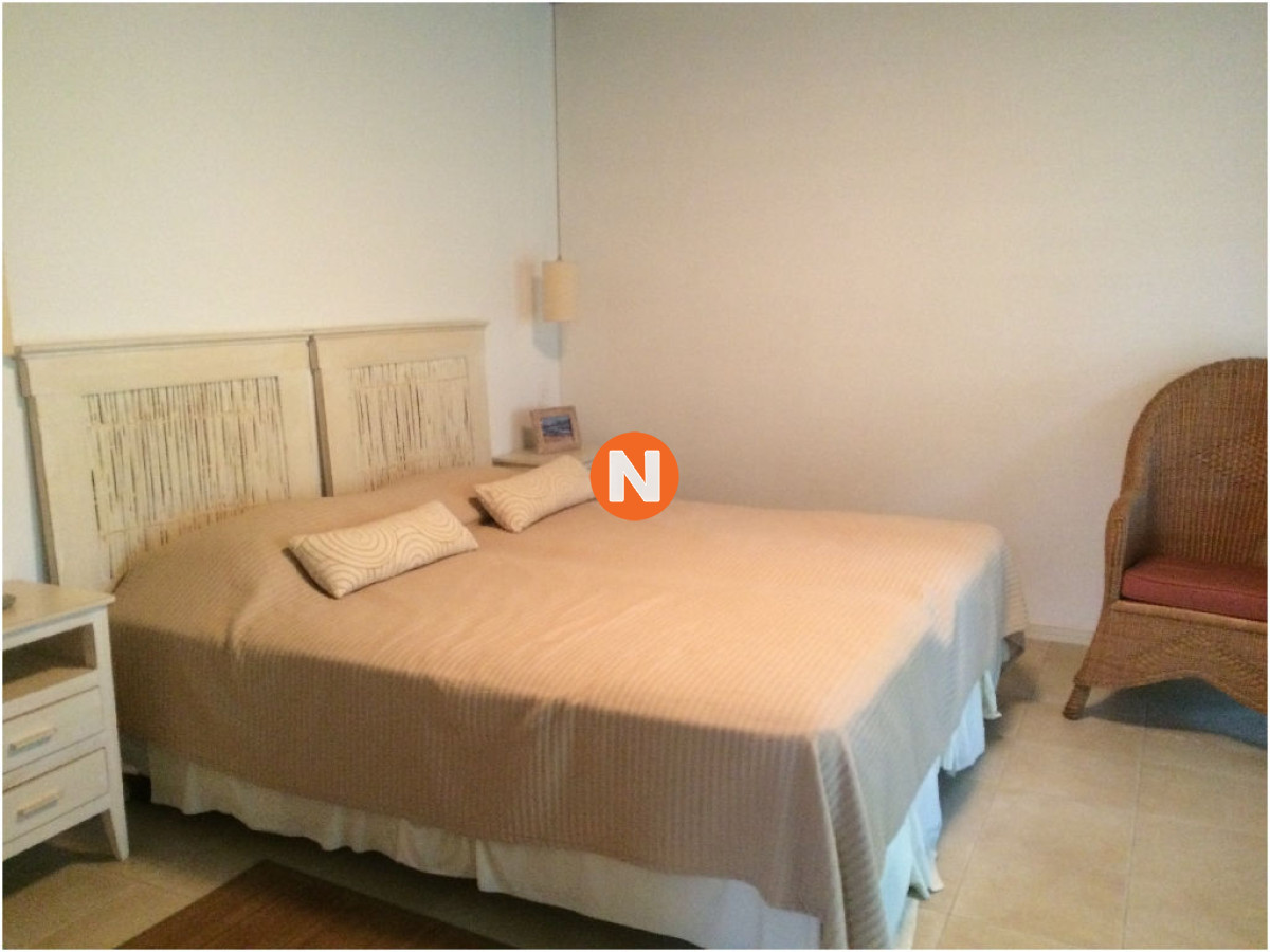 Casa Ref.209235 - Casa en Venta y Alquiler, Laguna Blanca, La Barra, 5 Dormitorios.