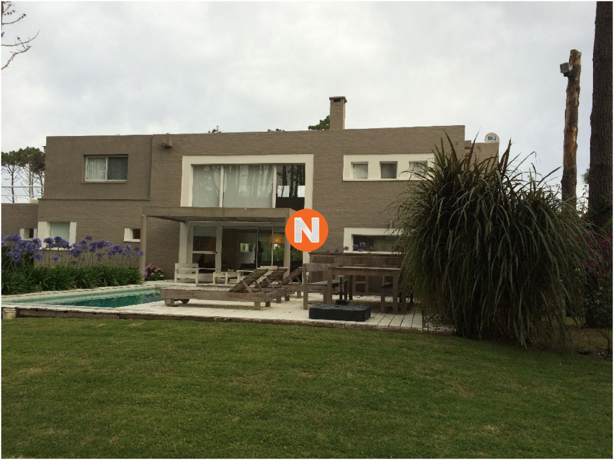 Casa Ref.209236 - Casa en Venta y Alquiler, Laguna Blanca, La Barra, 4 Dormitorios.