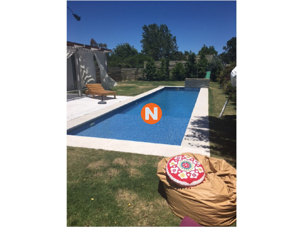 Casa Ref.209865 - Casa en Venta y Alquiler, La Residence, Punta del Este, 3 Dormitorios.
