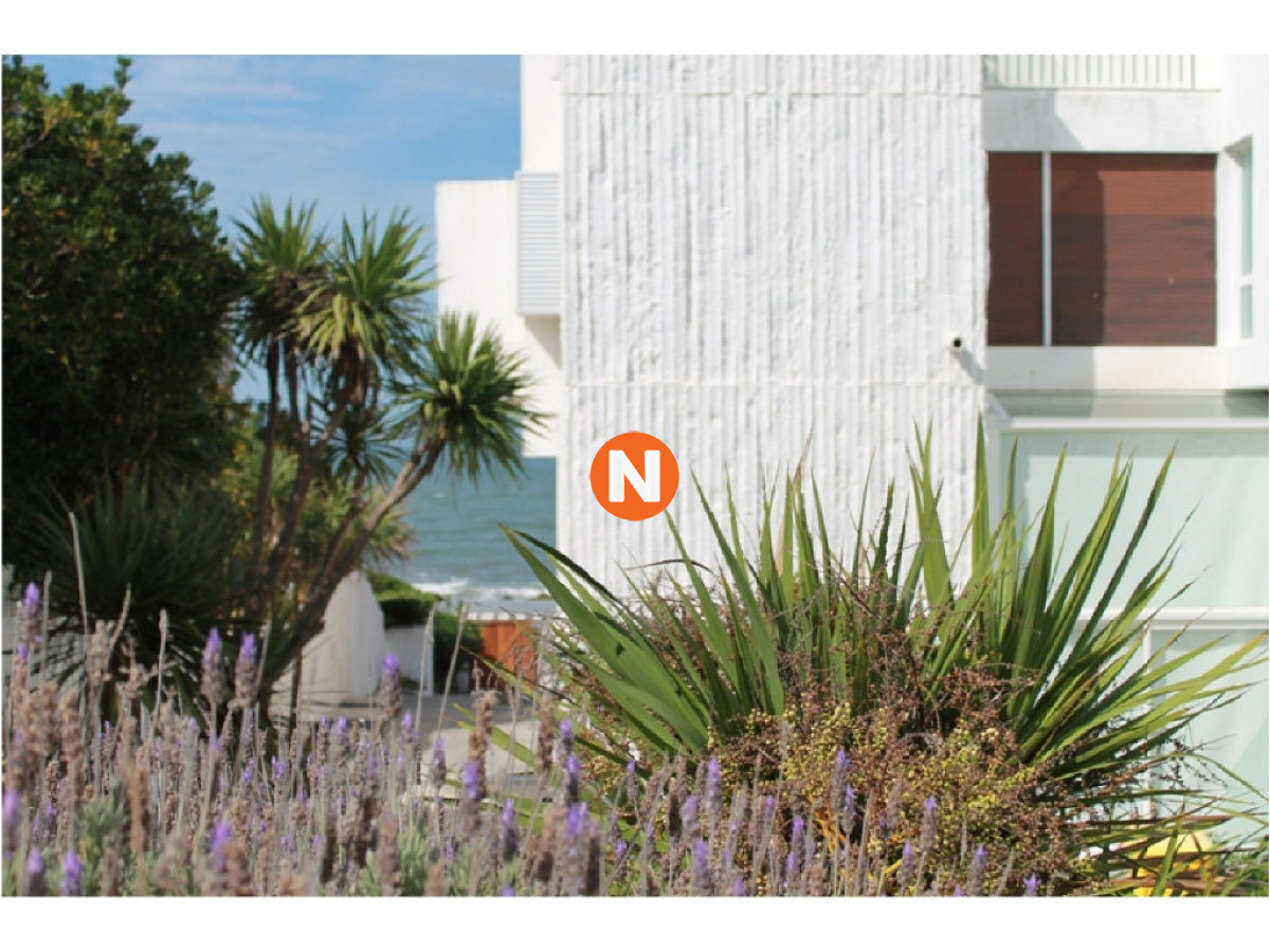 Casa Ref.209920 - Casa a la venta , Península PRIMERA LINEA  , Punta del Este, 4 Dormitorios.