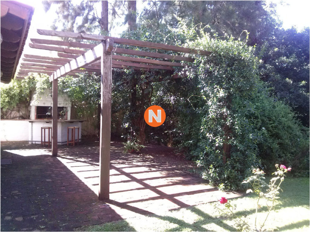Casa Ref.209939 - Casa en Venta, Pinares, Punta del Este, 2 Dormitorios.
