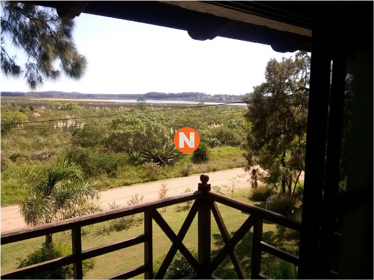 Casa Ref.209939 - Casa en Venta, Pinares, Punta del Este, 2 Dormitorios.
