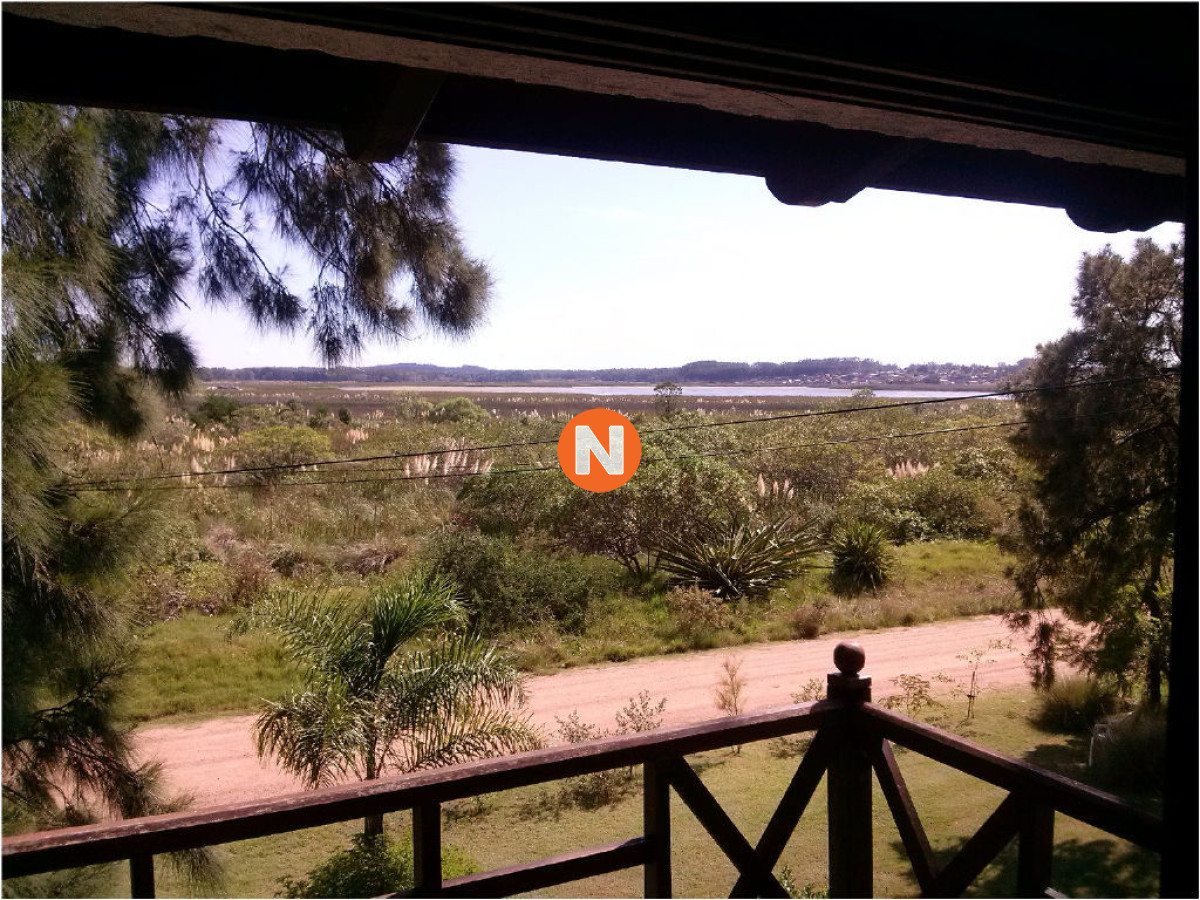 Casa Ref.209939 - Casa en Venta, Pinares, Punta del Este, 2 Dormitorios.