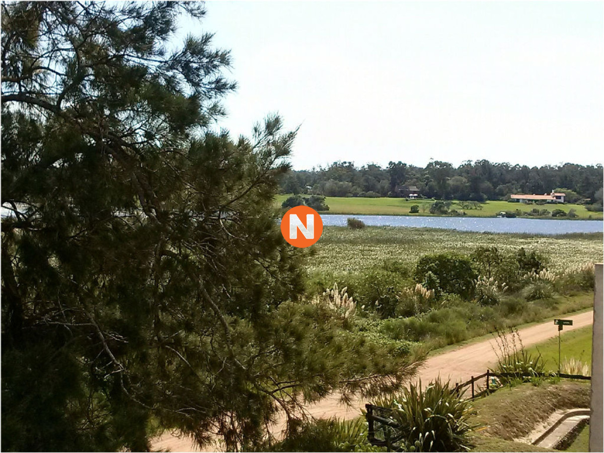 Casa Ref.209939 - Casa en Venta, Pinares, Punta del Este, 2 Dormitorios.