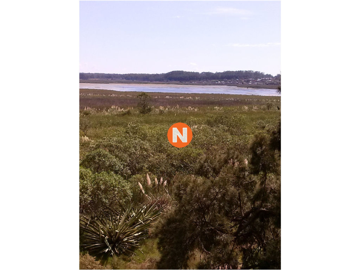 Casa Ref.209939 - Casa en Venta, Pinares, Punta del Este, 2 Dormitorios.