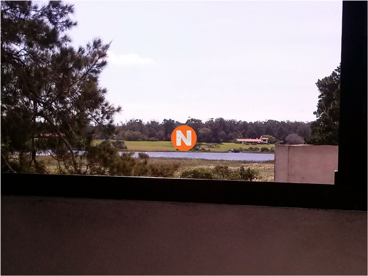 Casa Ref.209939 - Casa en Venta, Pinares, Punta del Este, 2 Dormitorios.