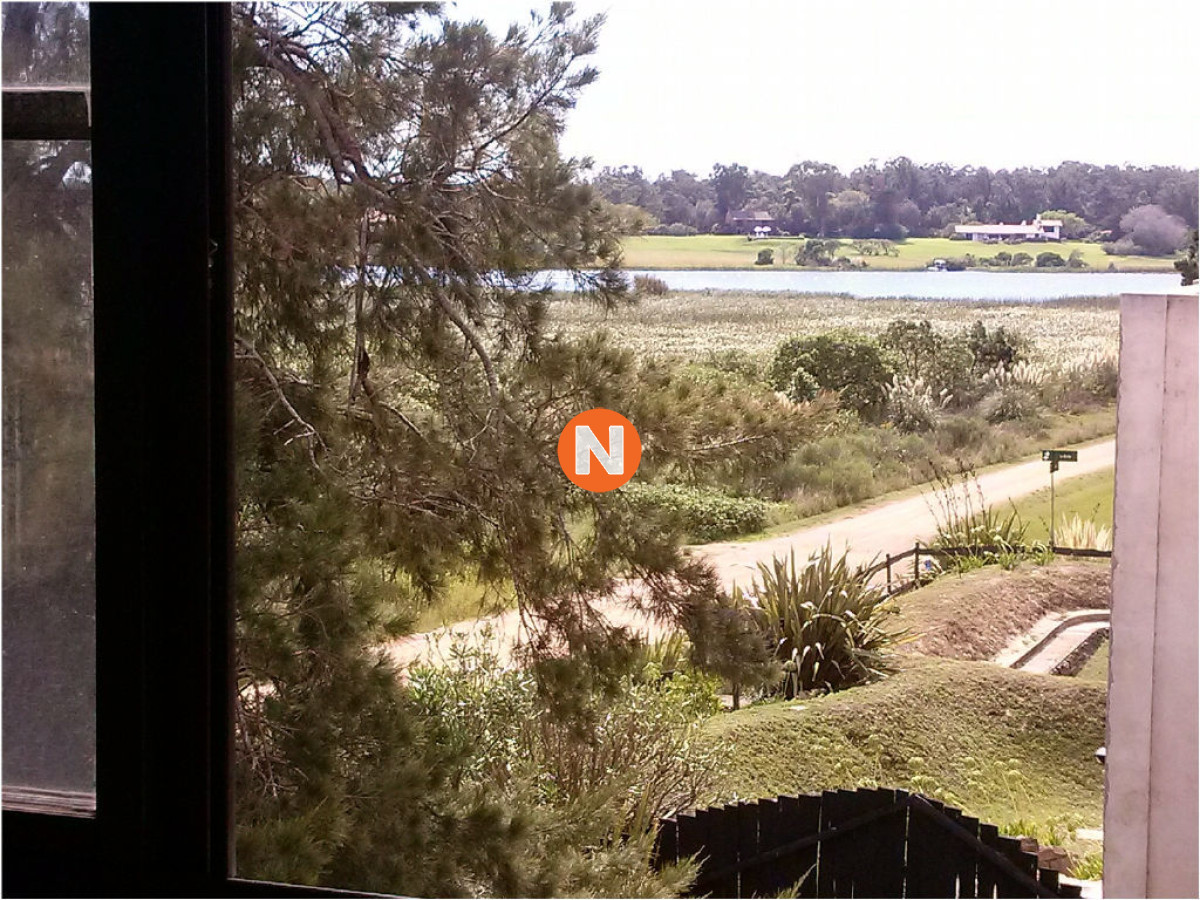 Casa Ref.209939 - Casa en Venta, Pinares, Punta del Este, 2 Dormitorios.