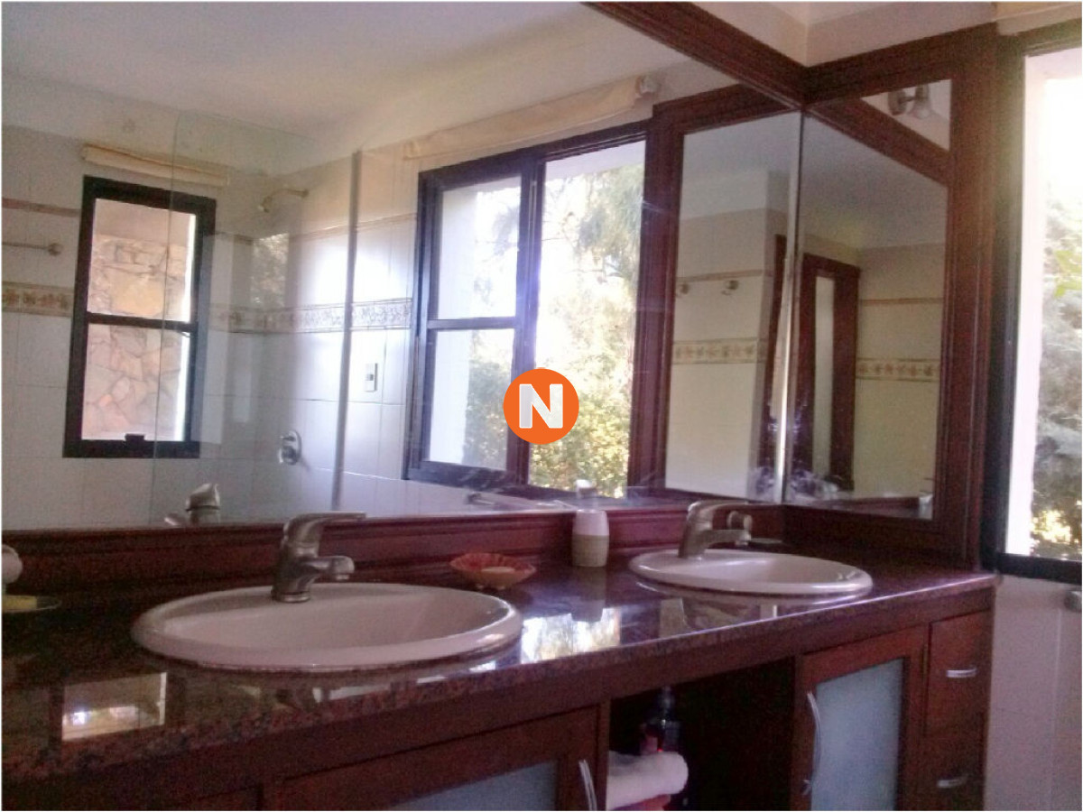 Casa Ref.209939 - Casa en Venta, Pinares, Punta del Este, 2 Dormitorios.