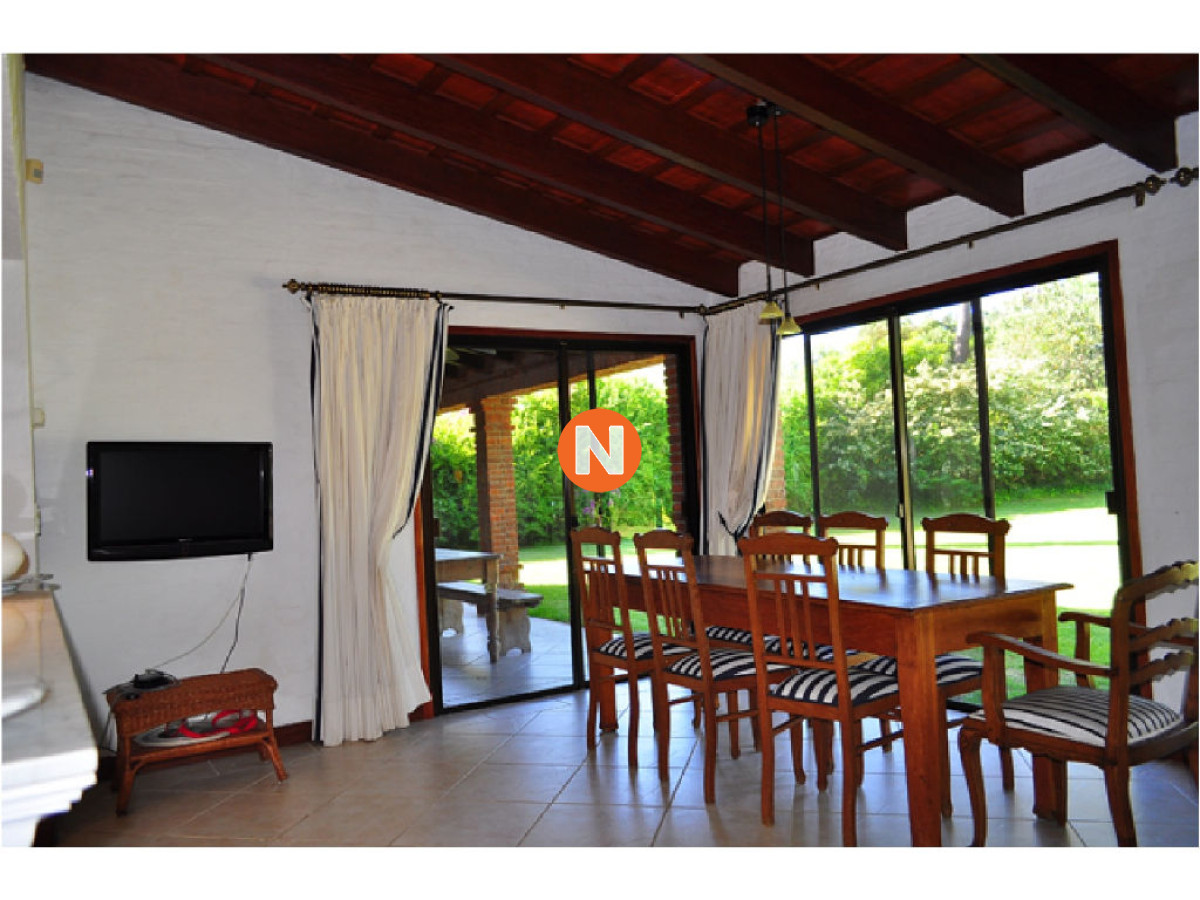 Casa Ref.205929 - Casa en Venta y Alquiler, Golf, Punta del Este, 4 Dormitorios.