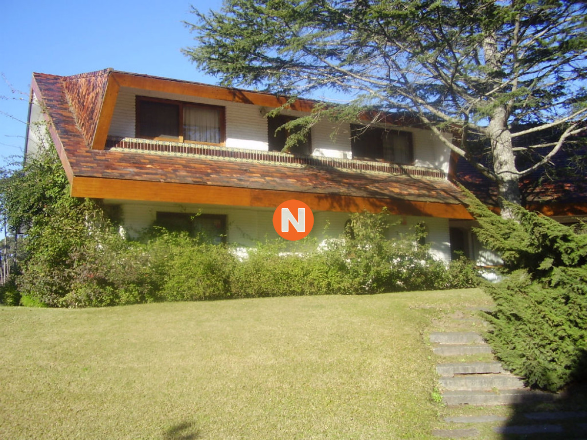 Casa Ref.206047 - Casa en Venta y Alquiler, Lugano, Punta del Este, 4 Dormitorios.