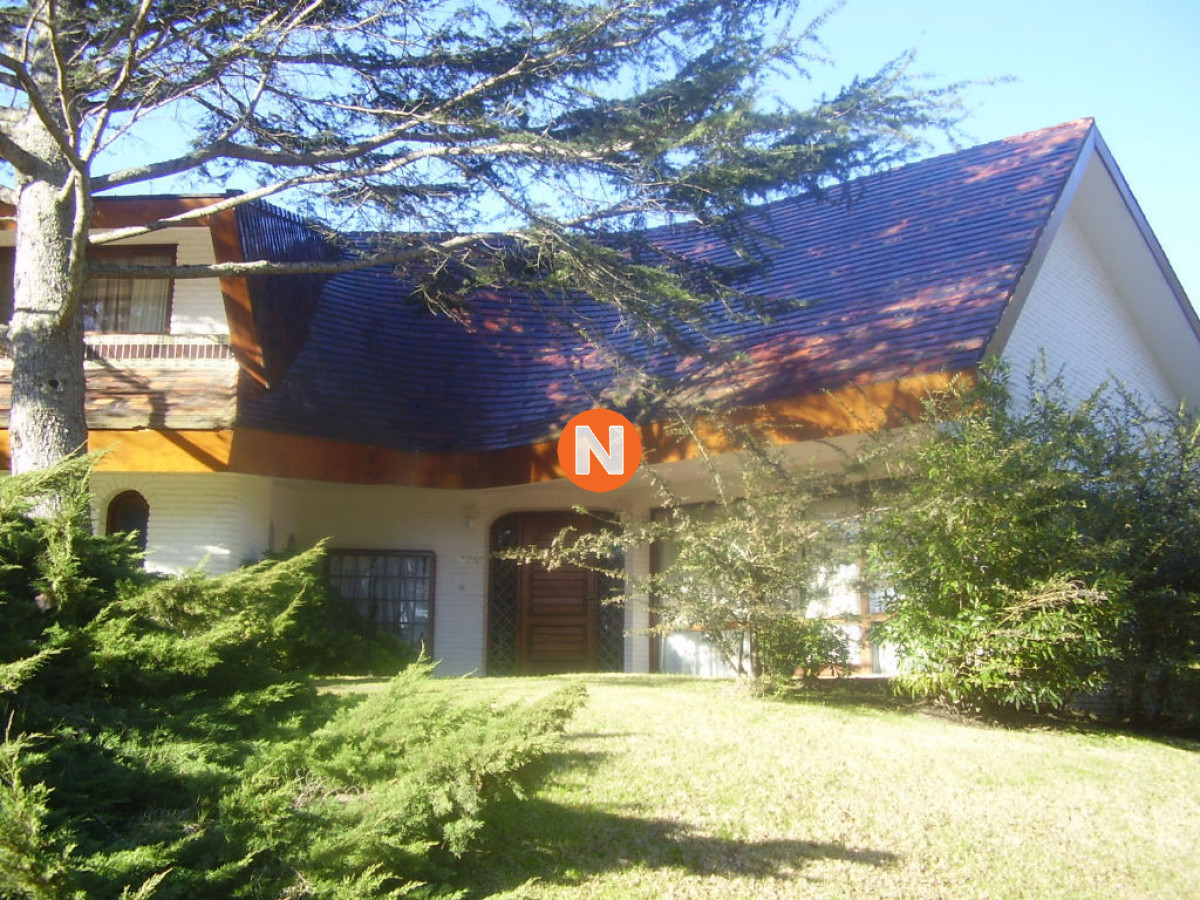 Casa Ref.206047 - Casa en Venta y Alquiler, Lugano, Punta del Este, 4 Dormitorios.
