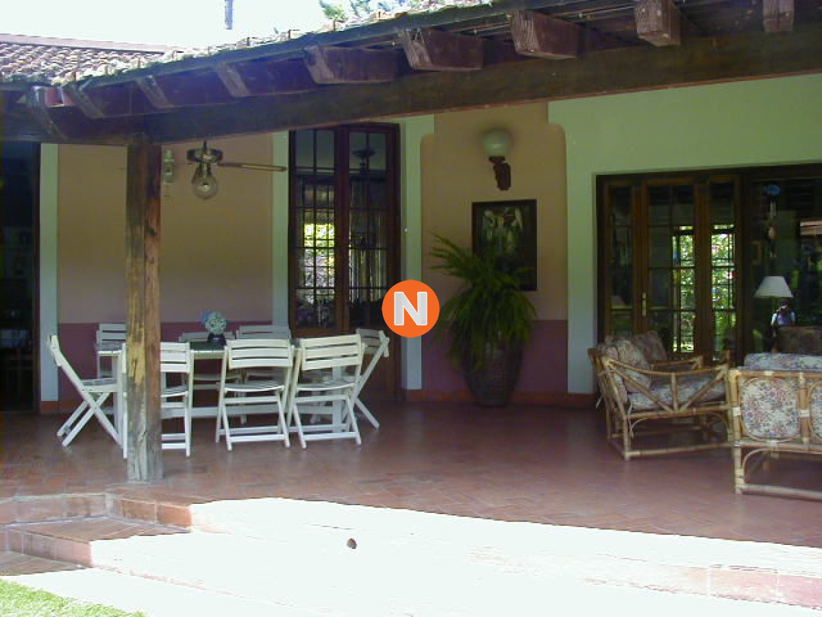 Casa Ref.206092 - Casa en Venta y Alquiler, Pinares, Punta del Este, 4 Dormitorios.